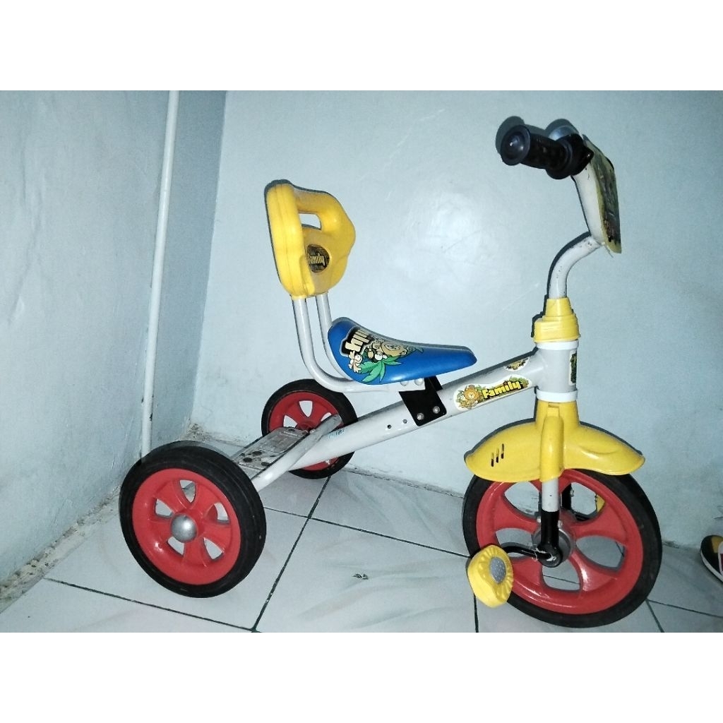 Tricycle Family F-738 Sepeda Roda Tiga Anak Preloved