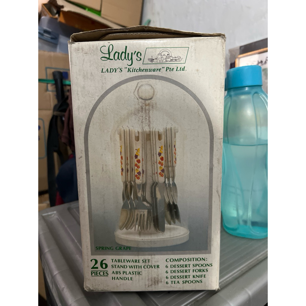 Lady's Kitchenware 8 Tangkai Tempat Sendok Gantung Tutup