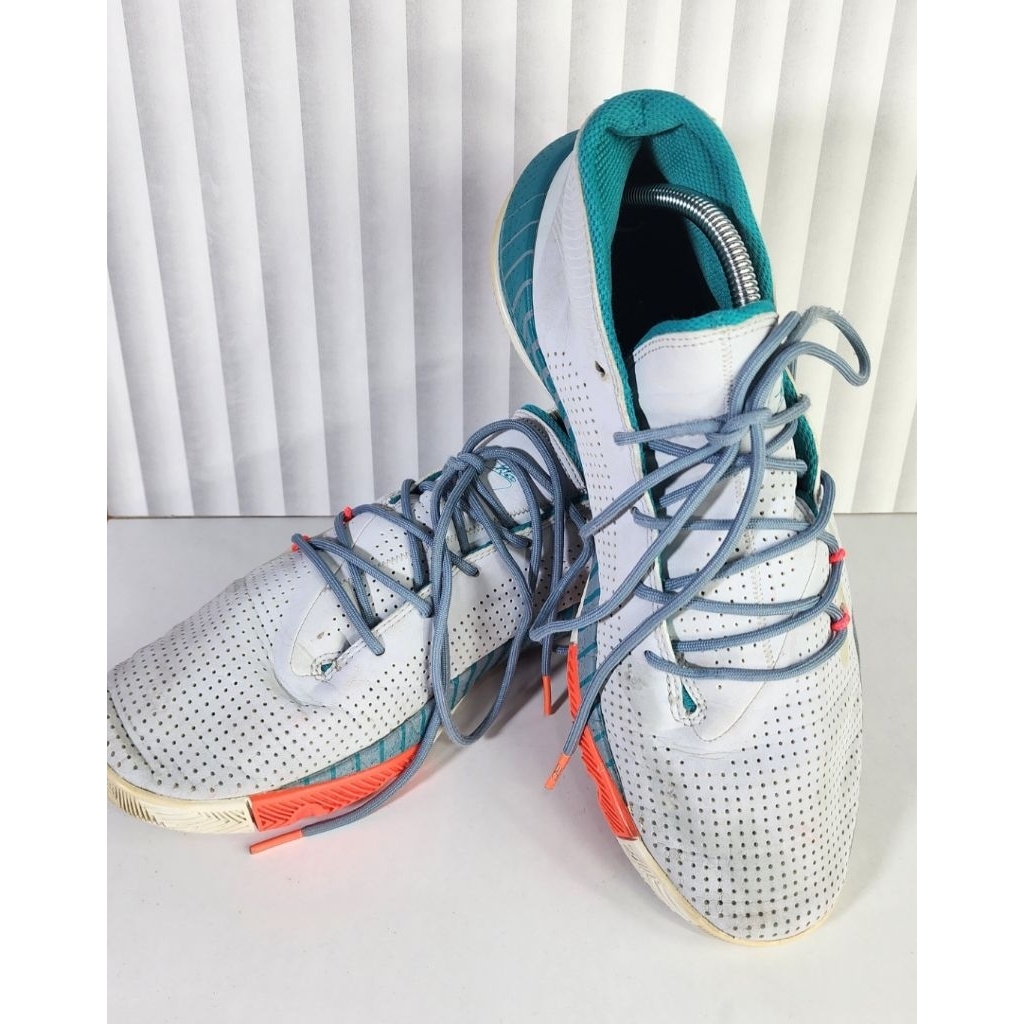 Under Armour SC 3ZER0 III Basketball Sneaker Shoes