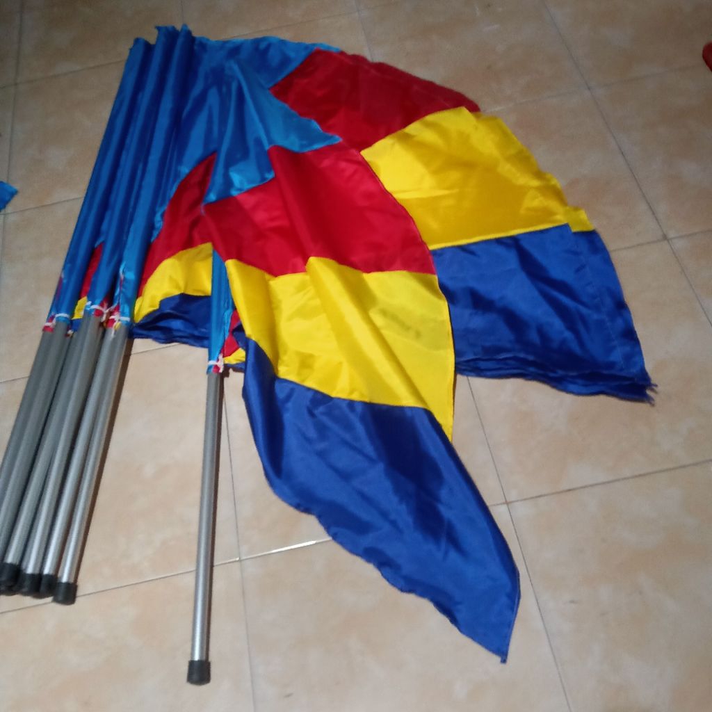 Bendera penari drumband SMP