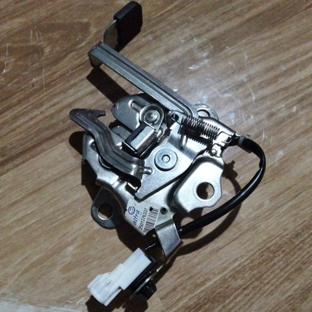 LOCK KUNCI PENGAIT KAP MESIN AVANZA XENIA 2020-UP