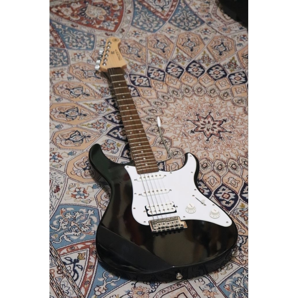 Yamaha Pacifica 112J Black Color