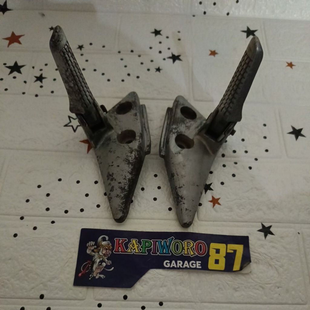 dudukan footstep belakang Suzuki spin sr spin 125 NR bekas