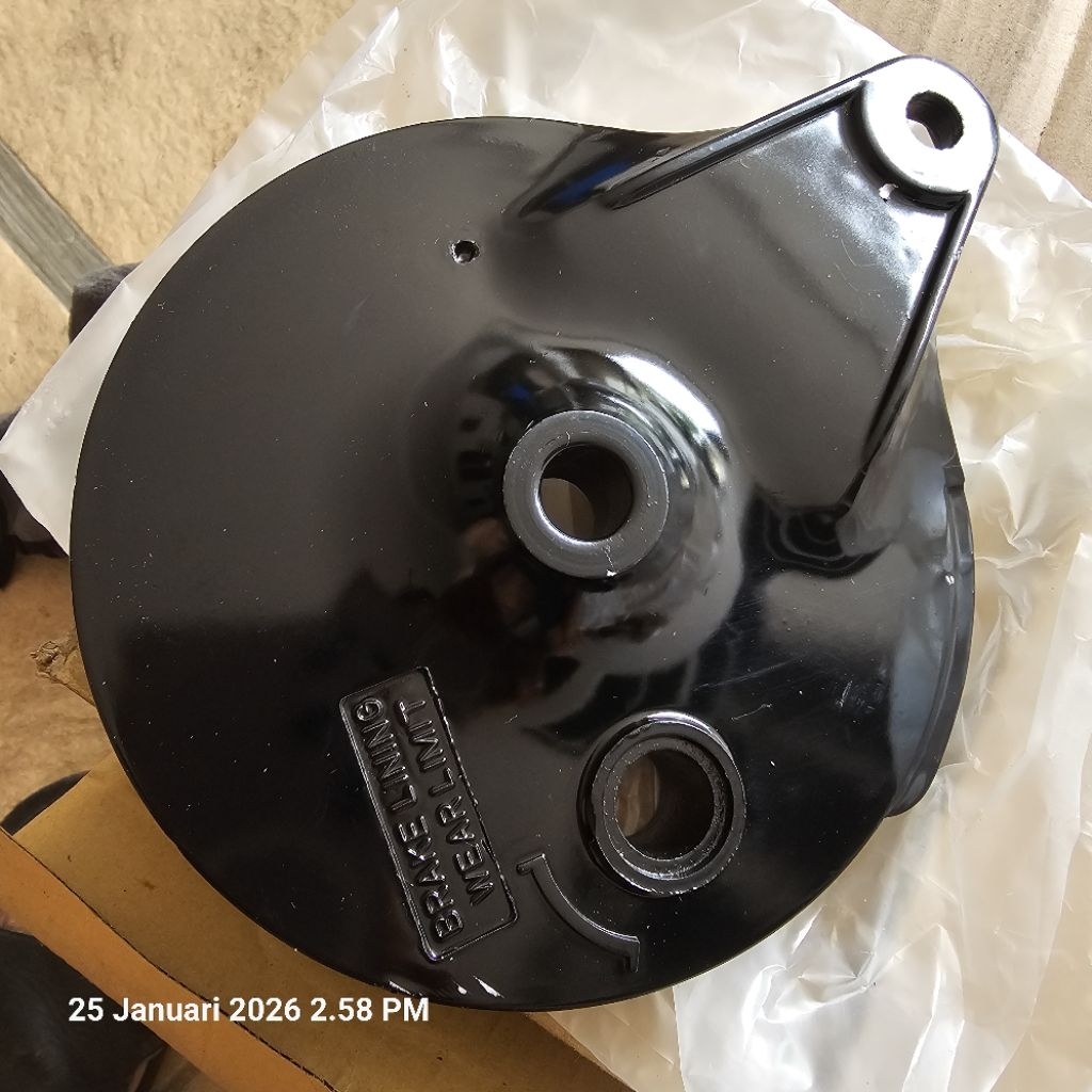 Tutup tromol belakang suzuki RC110 hitam.yasuho