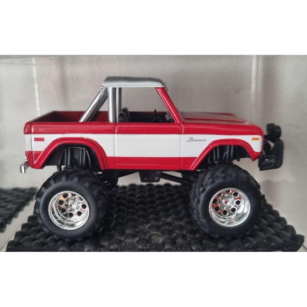 Jada skala 64 Ford Bronco merah