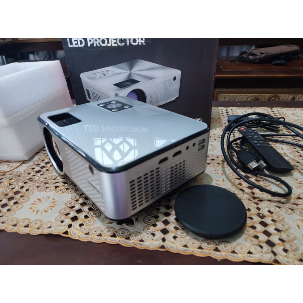 LCD Proyektor Cheerlux C9 2800 Lumens Bekas