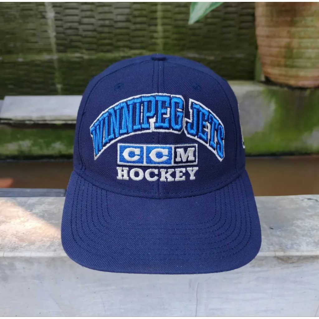 Topi Vintage WINNIPEG JETS HOCKEY Script By CCM