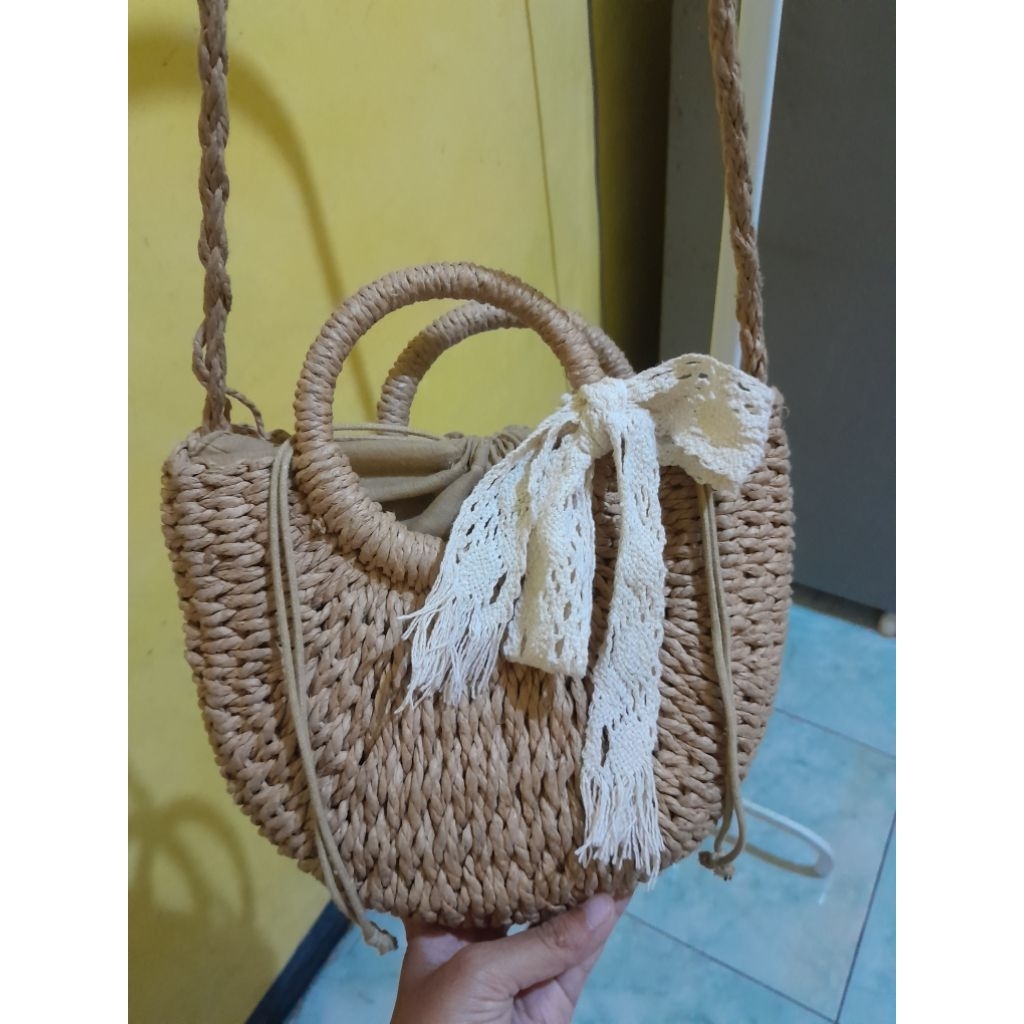 Preloved tas anyaman unik.