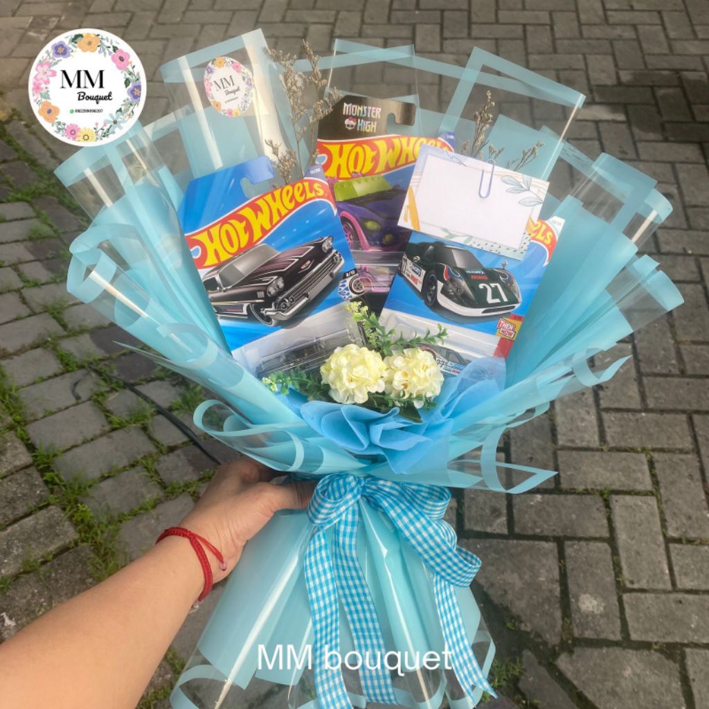 Buket hotwheels isi 3 mobil-buket hotwheels-buket wisuda-buket ulang tahin-hadiah anak laki laki