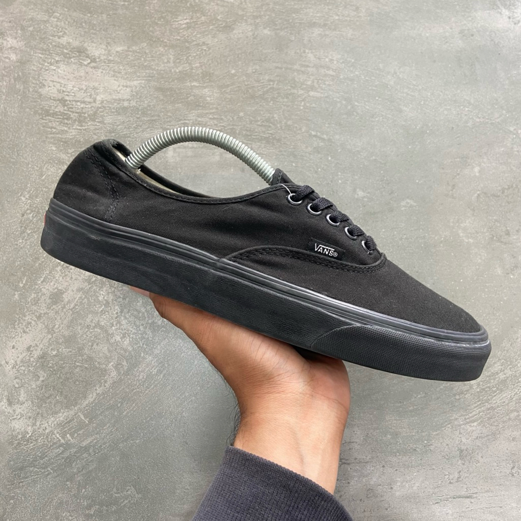 [Size 44] Rare Vans Authentic Classic Black Full Black Triple Black Second Original. Harga Barunya 1
