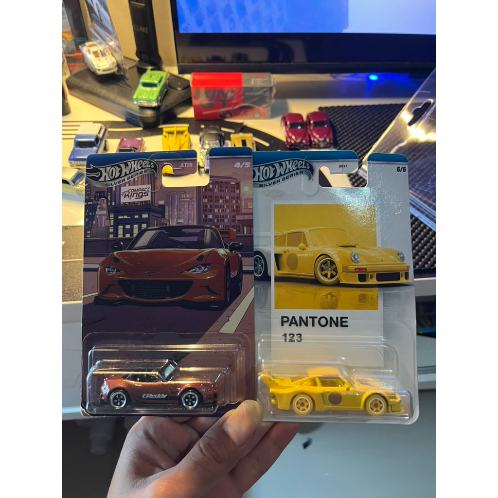 hotwheels bundling panton + Mazda