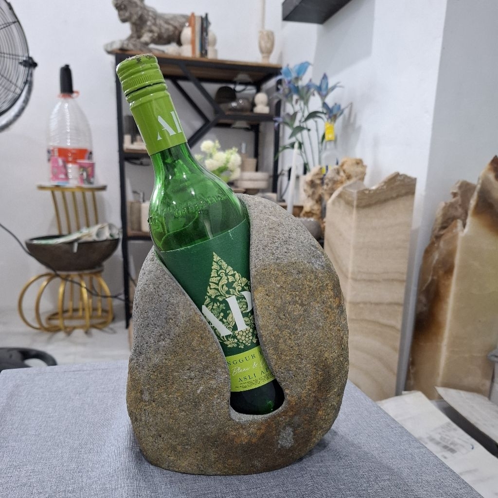 tempat botol batu alam/ cocok untuk hiasan di cafe