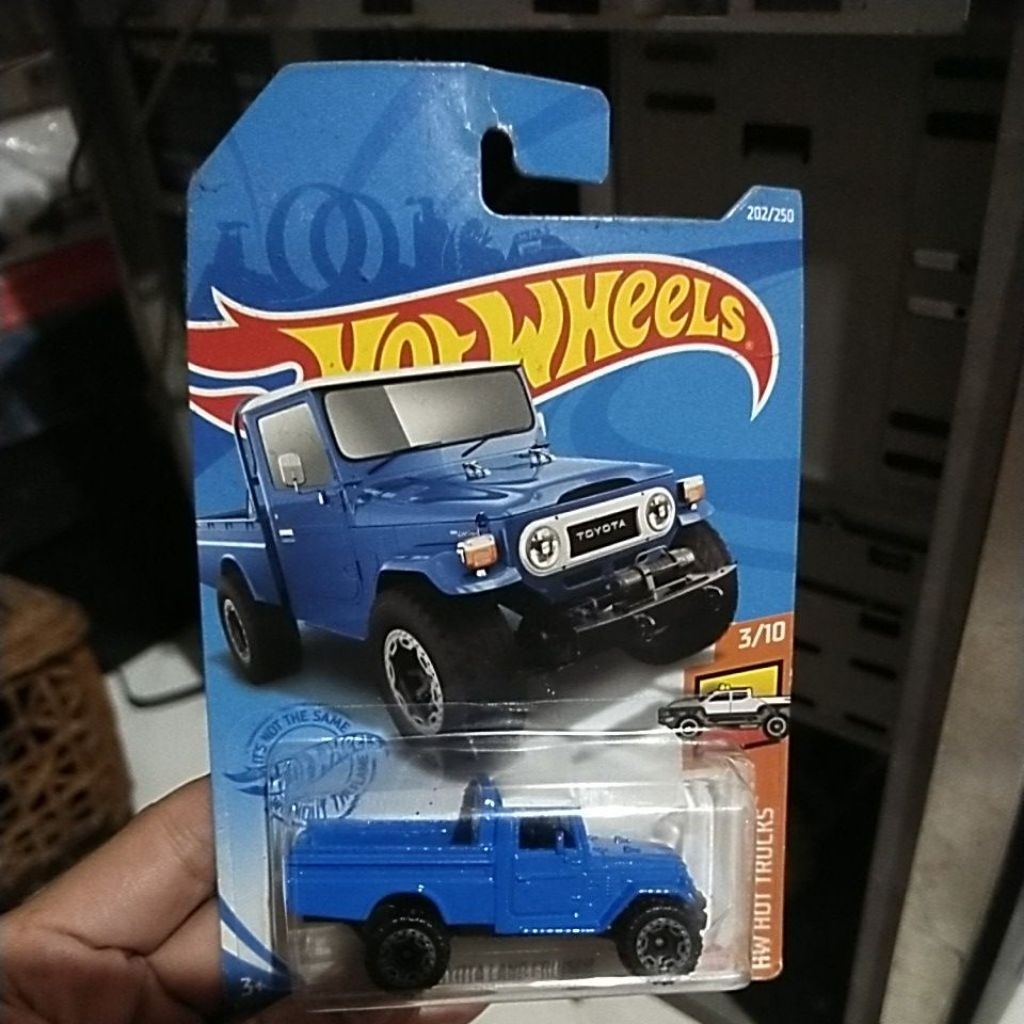 Hotwheels Toyota FJ 40 Biru