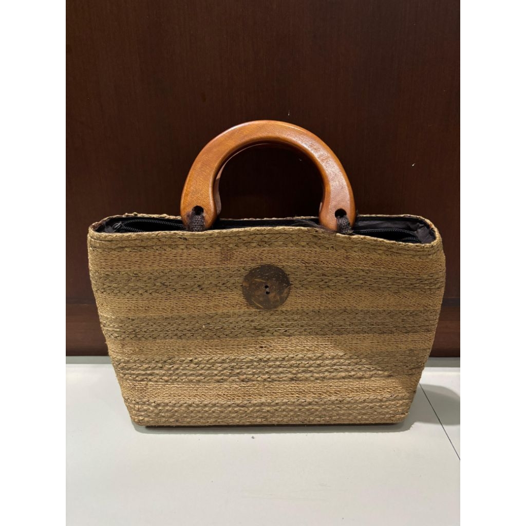 tas rotan gagang kayu