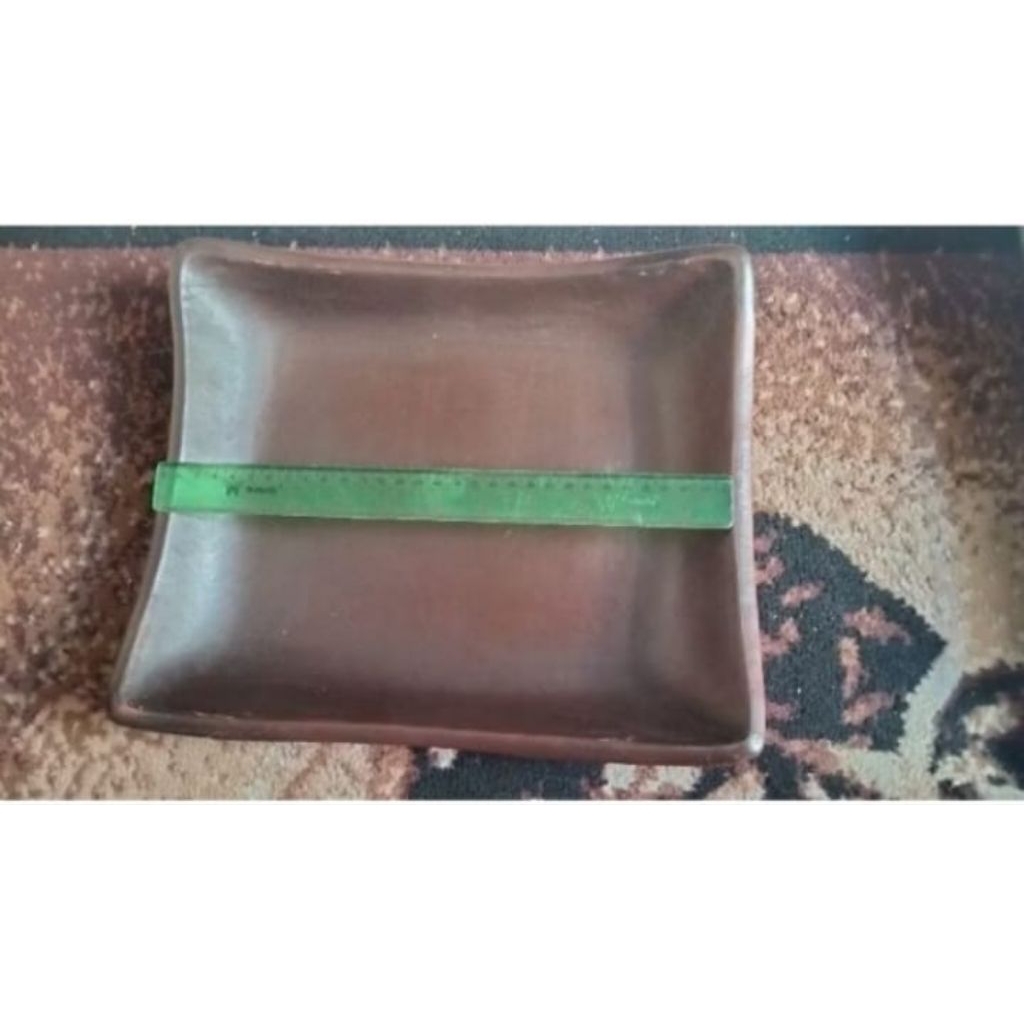 Piring saji kotak tanah liat p. 30 cm l. 25 cm isi 4