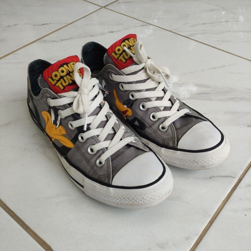 Sepatu Converse X Looney Tunes Size 40