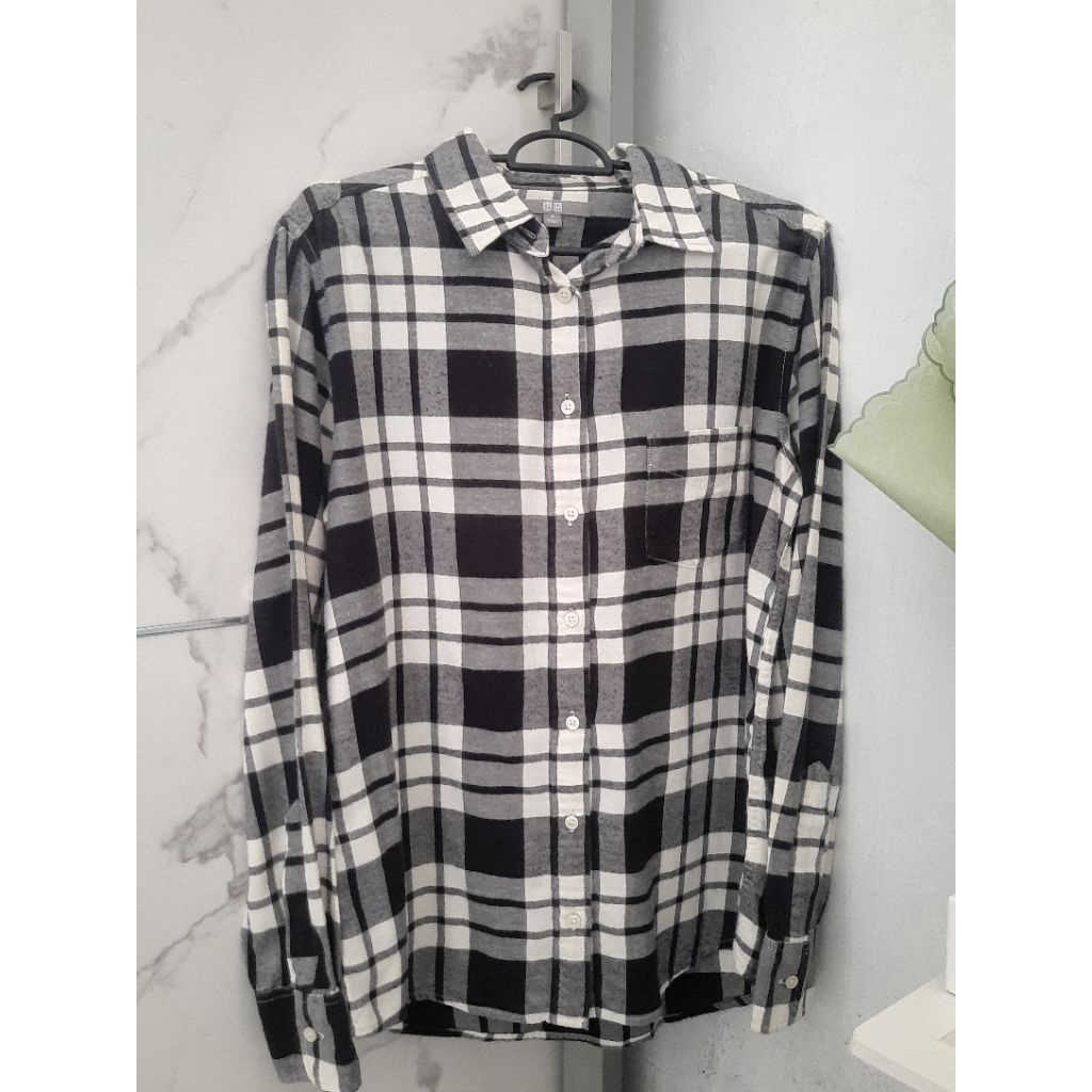 preloved kemeja flanel uniqlo wanita