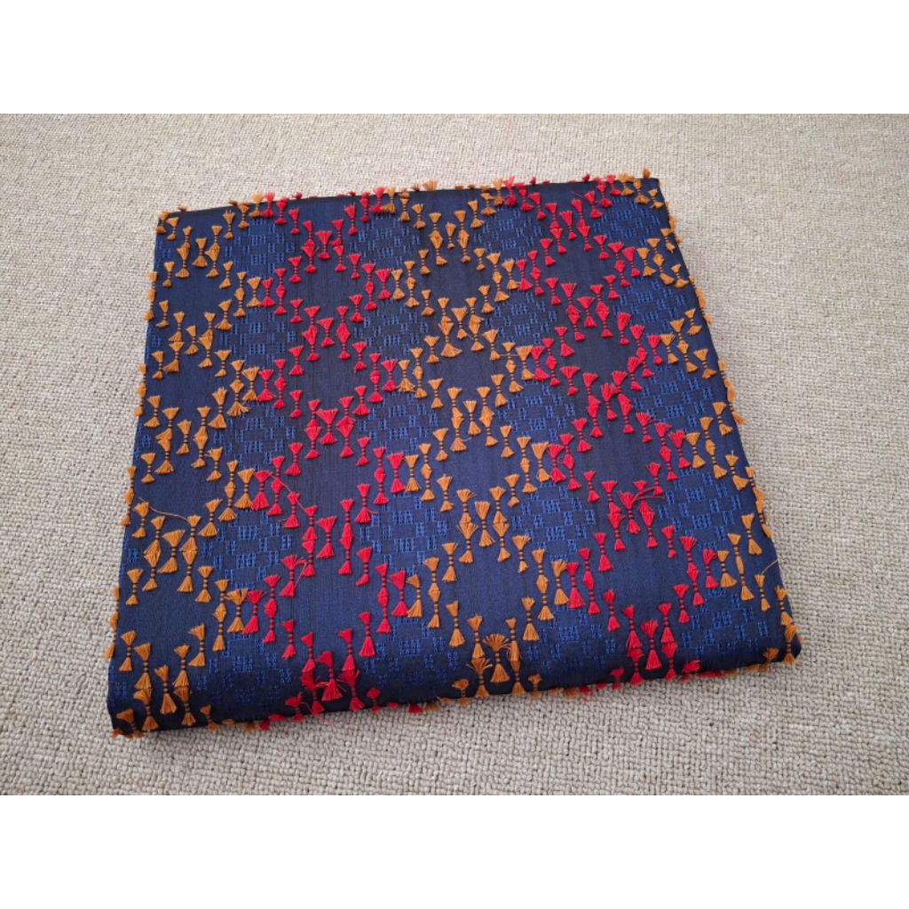 Kain Tenun Bulu Viscose Asli ATBM | Tenun Tradisional PremiumTenun Bulu Viscose ATBM Asli – Kain Ten