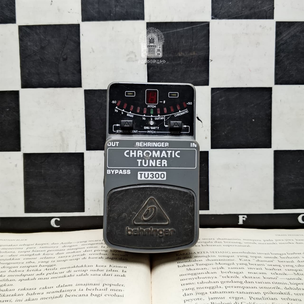 Behringer Chromatic Tuner TU300