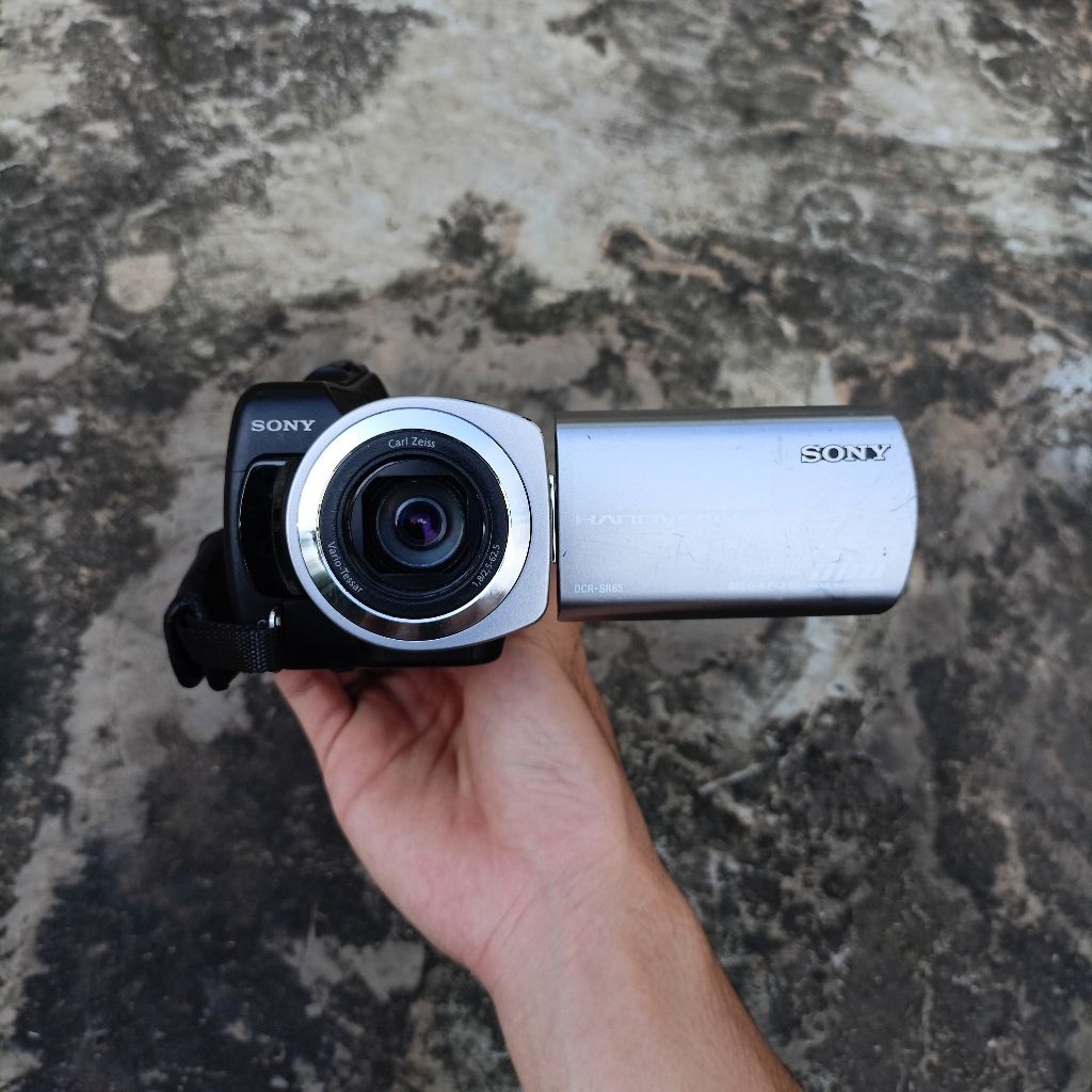 Handycam Jadul SONY DCR-SR65E