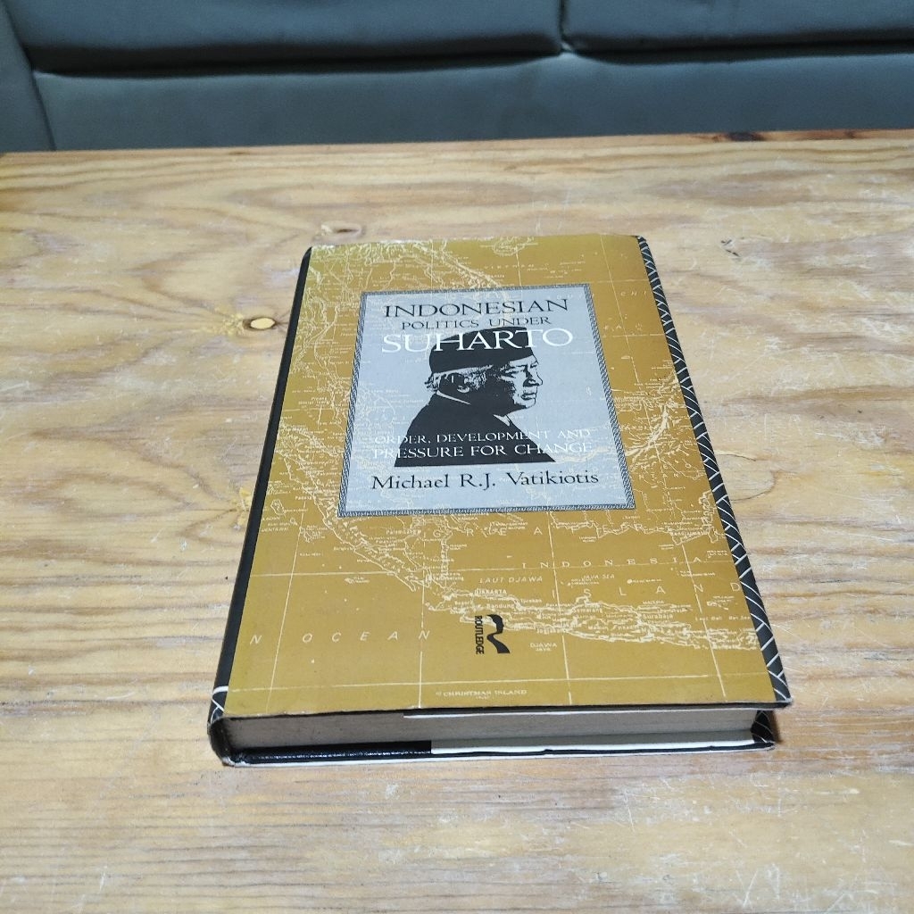Buku Indonesian Politics Under Suharto