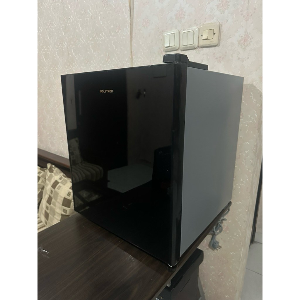 Kulkas Mini Polytron
