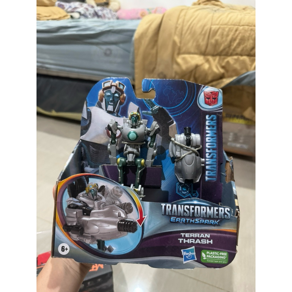 Transformers EarthSpark Warrior Terran Thrash - ori beli di Universal Studio Singapore