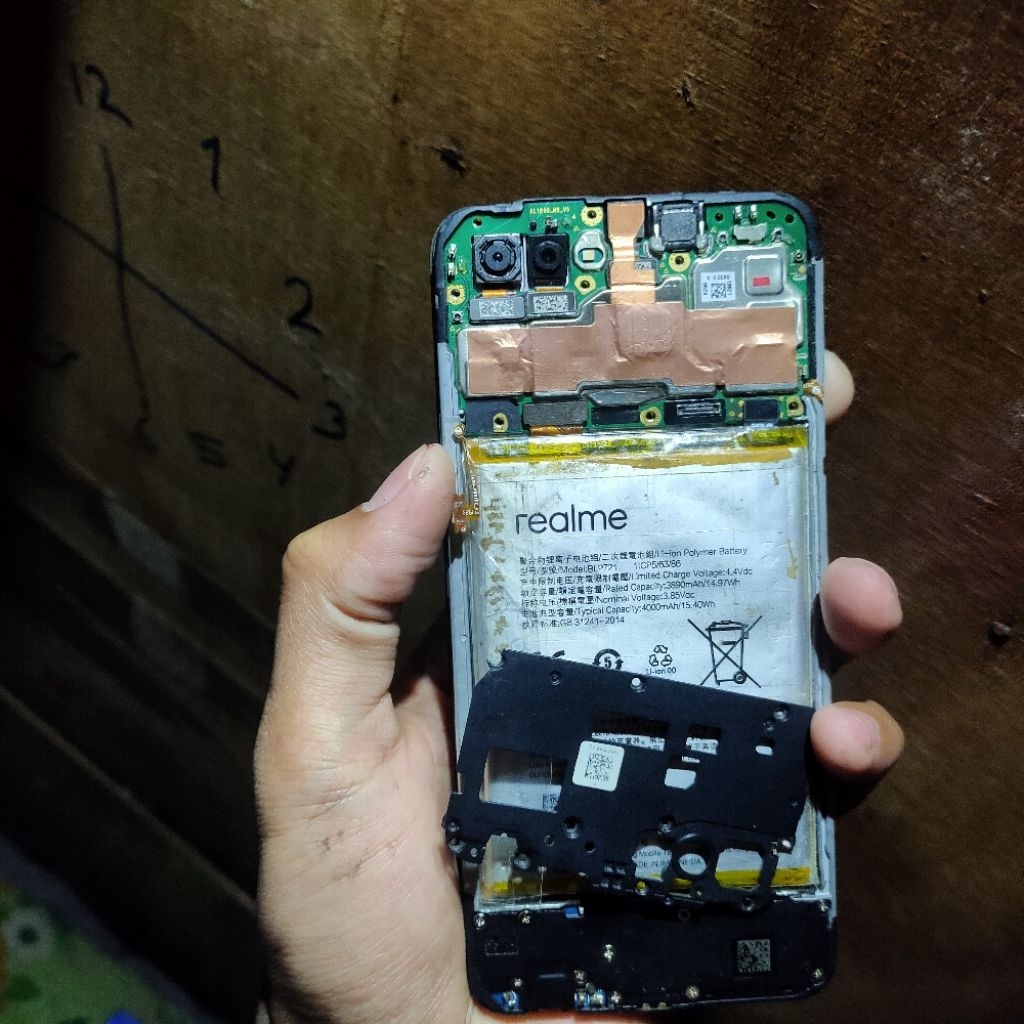 Jual Bu Realme C2 3/32 second minus lcd garansi mesin normal.segel masih perawan