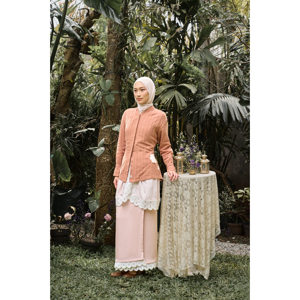 napocut Apparel  - Hanan Top - Kemeja/Atasan Wanita Bordir Bunga Sarimbit Lebaran