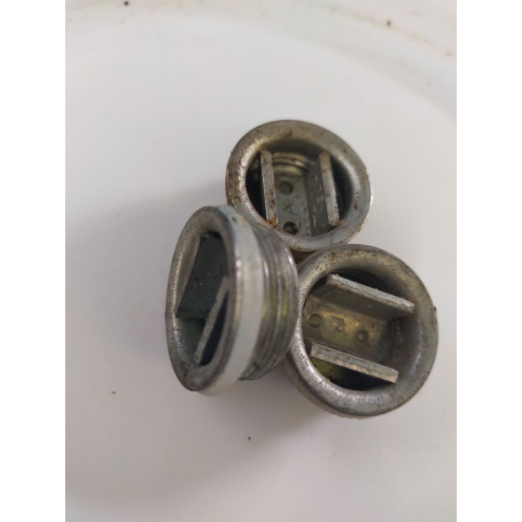 tutup drum besi bagian yang kecil.cocok untuk semua drum besi