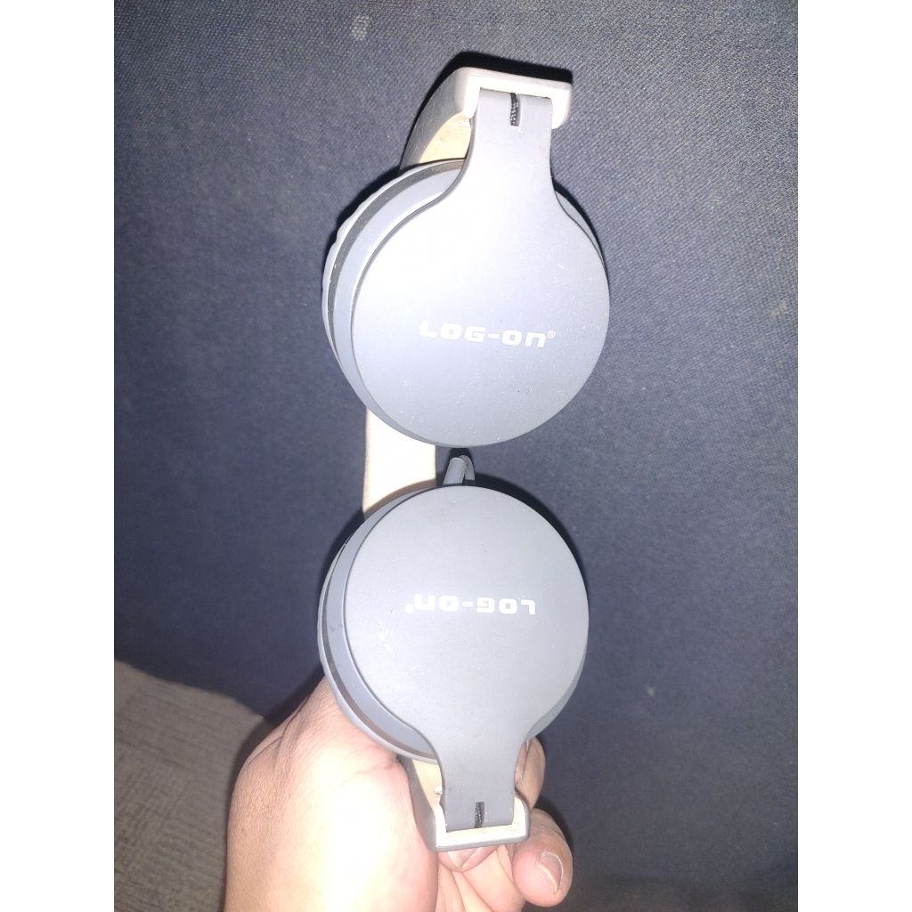 Headphone kabel log on