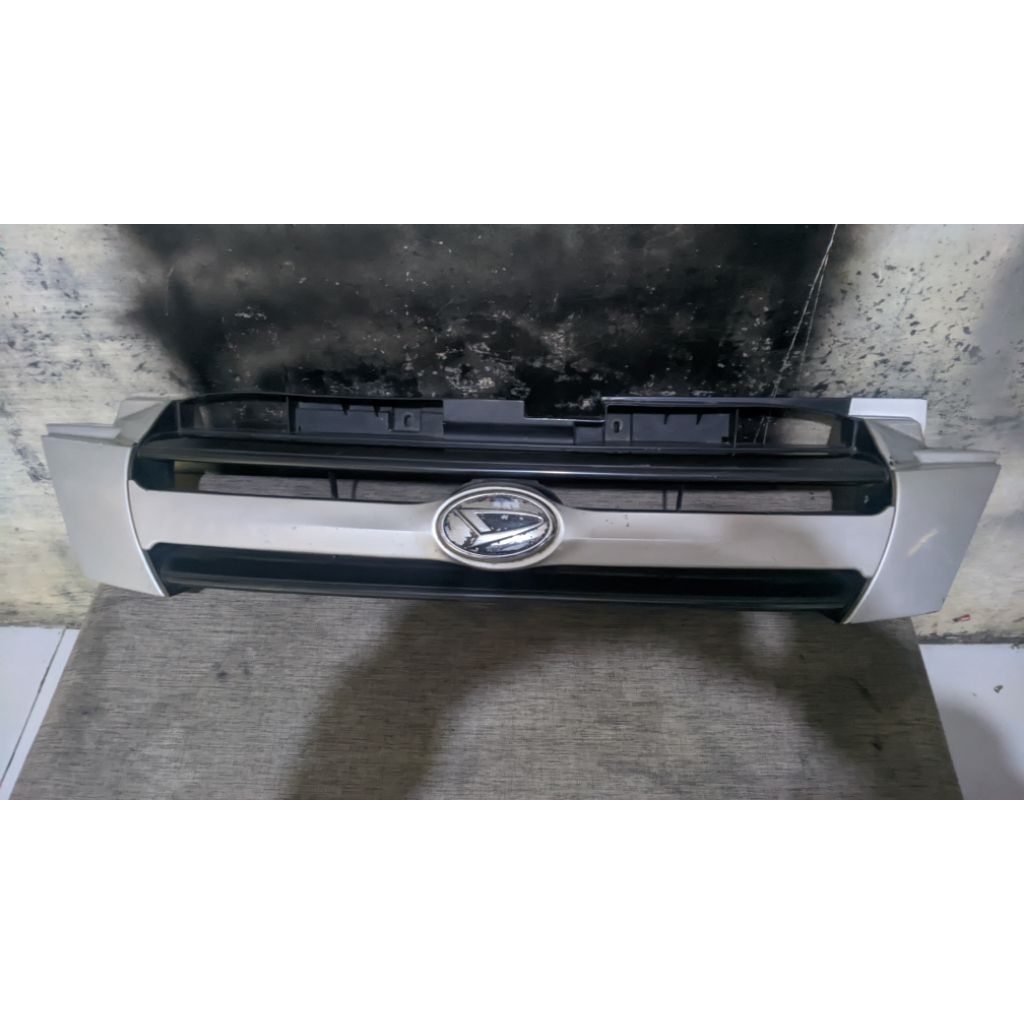 Grill grill Daihatsu Taruna Efi original