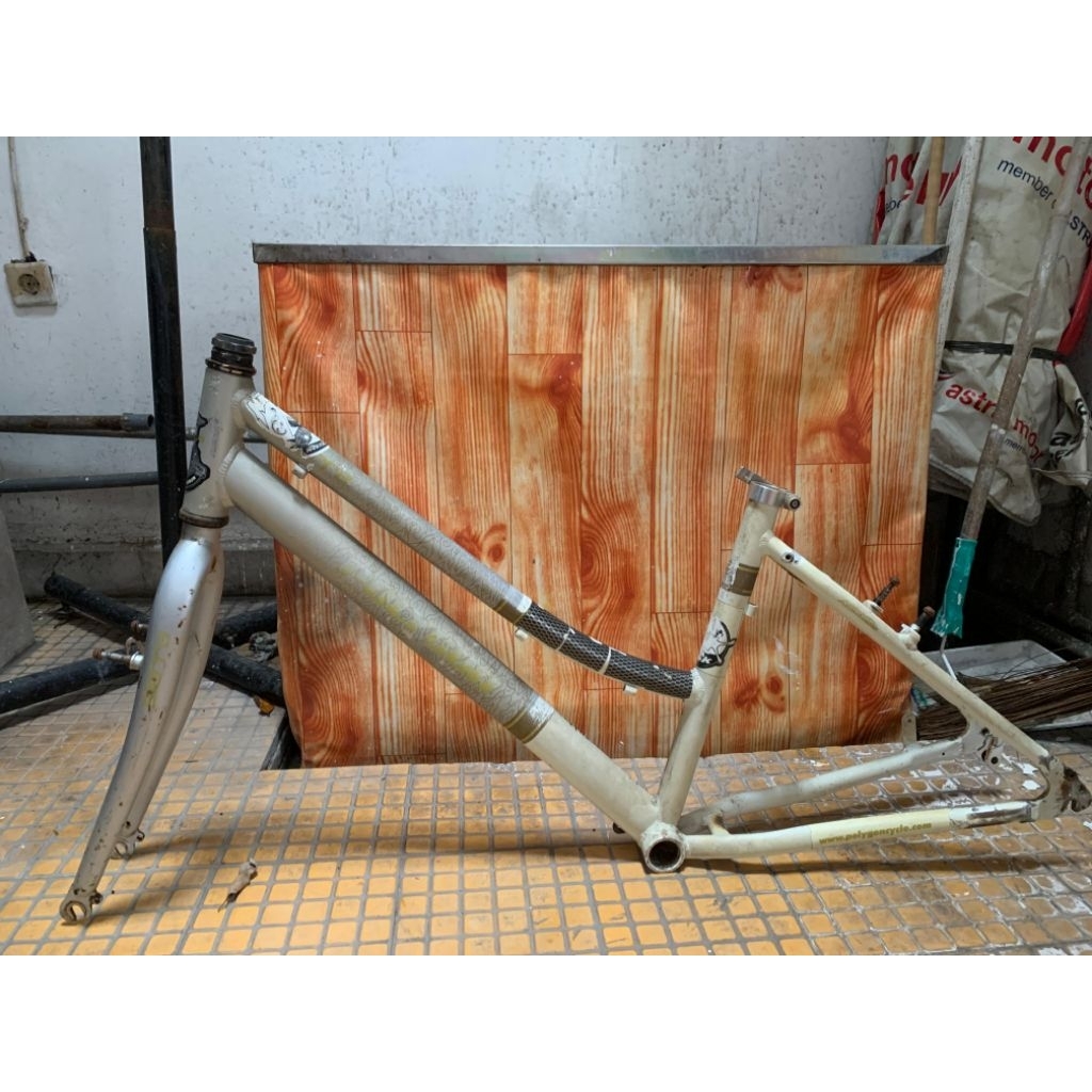 frame set commuter bike Polygon Sierra roda 26 alloy bekas