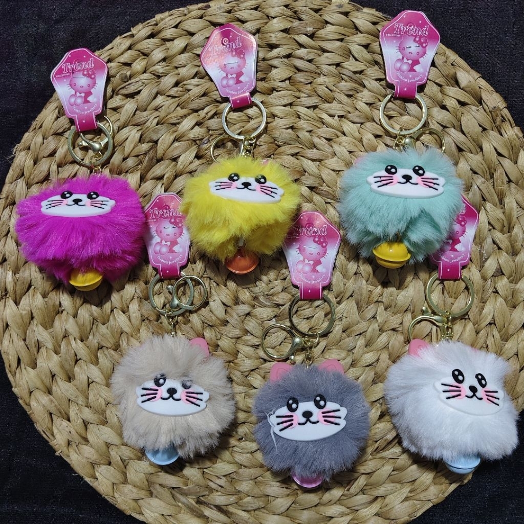READY STOCK — Gantungan kunci kucing / Gantungan kunci bulu / gantungan kunci lonceng.