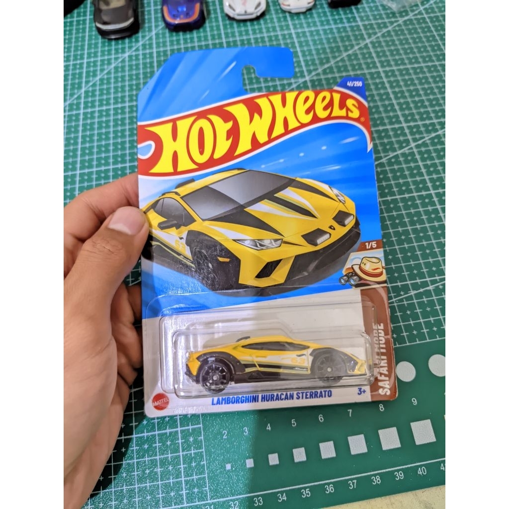 Hot Wheels Reguler Lamborghini Huracan