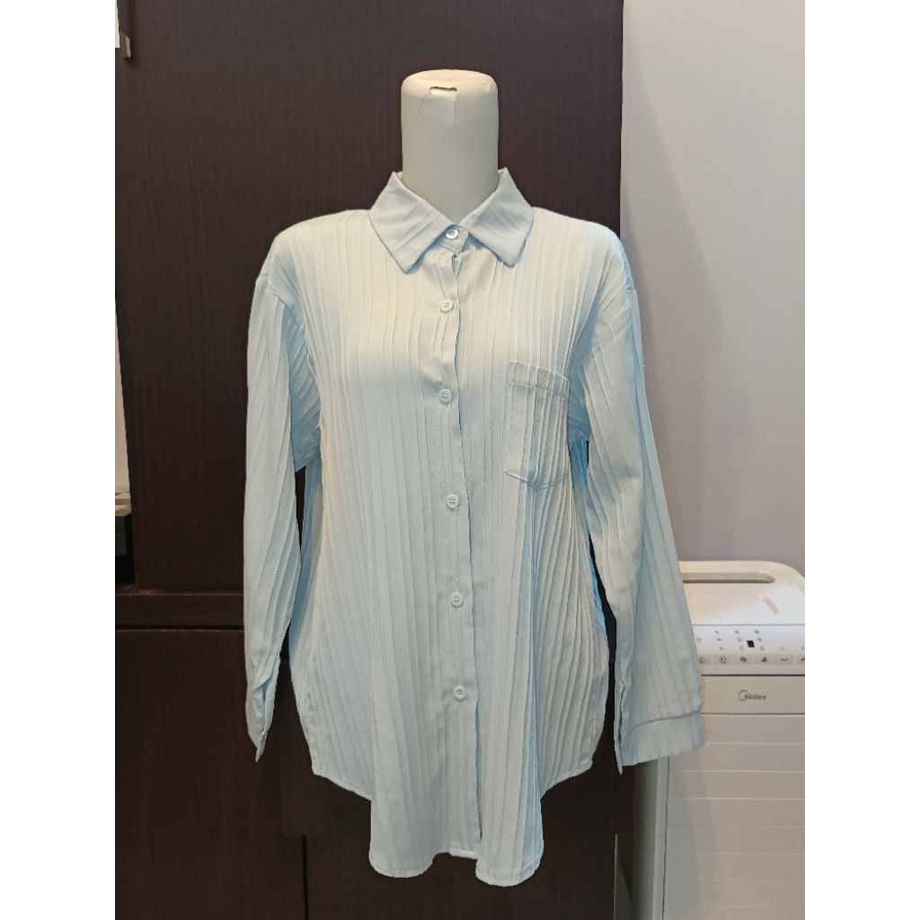 preloved kemeja biru muda/soft blue