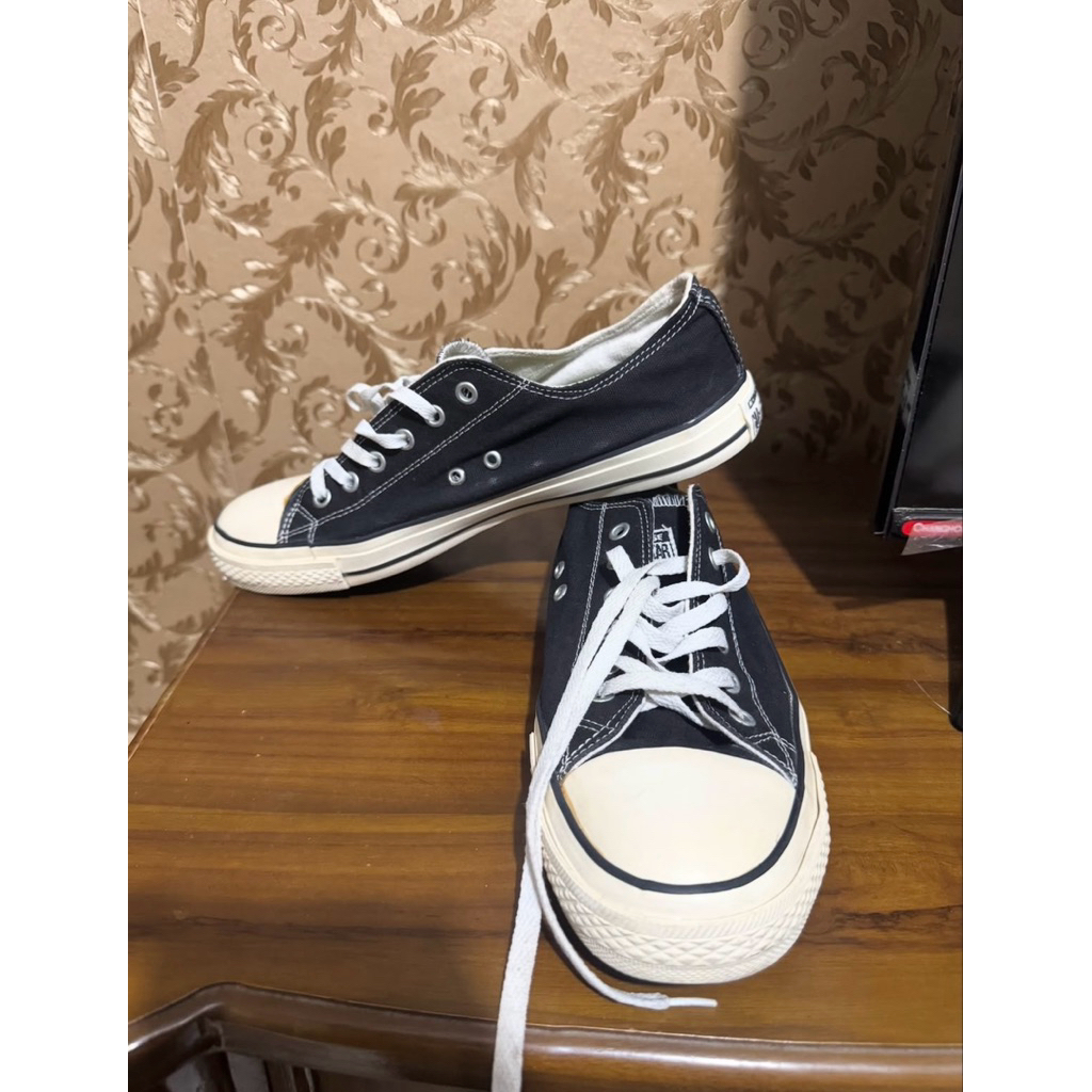 Sepatu Converse size 47