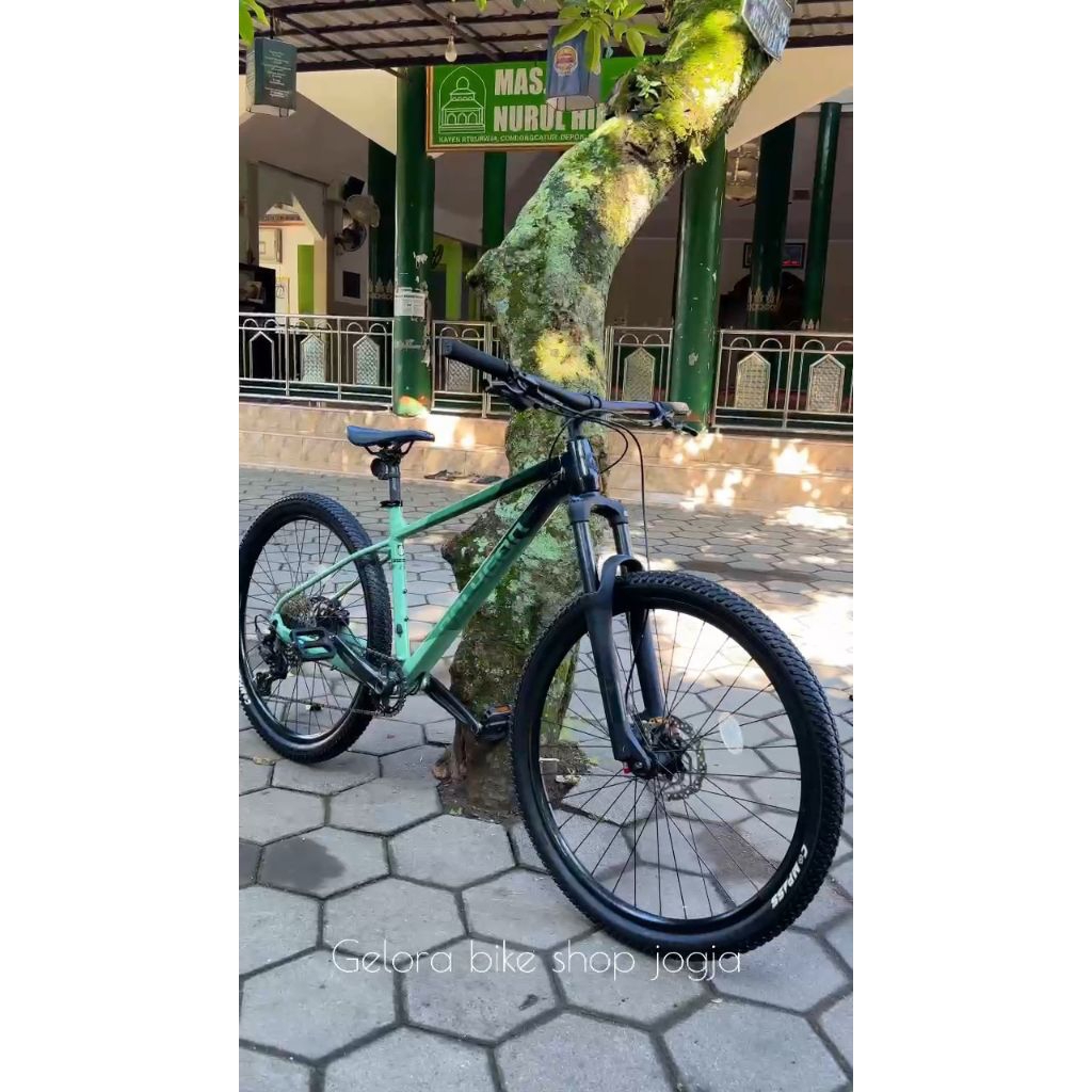 Polygon xtrada 6 2023 sz M 27,5 (sepeda bekas)