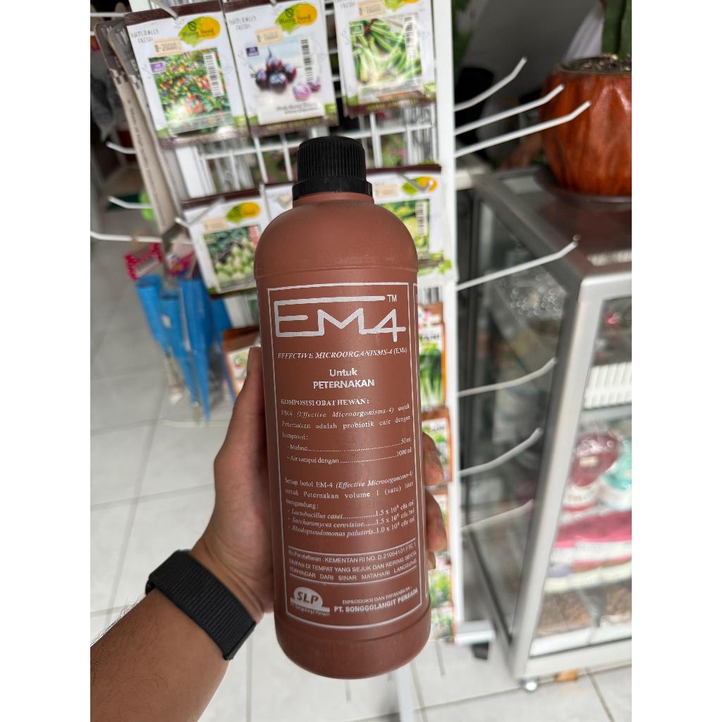 PUPUK ORGANIK EM4 PERTENAKAN