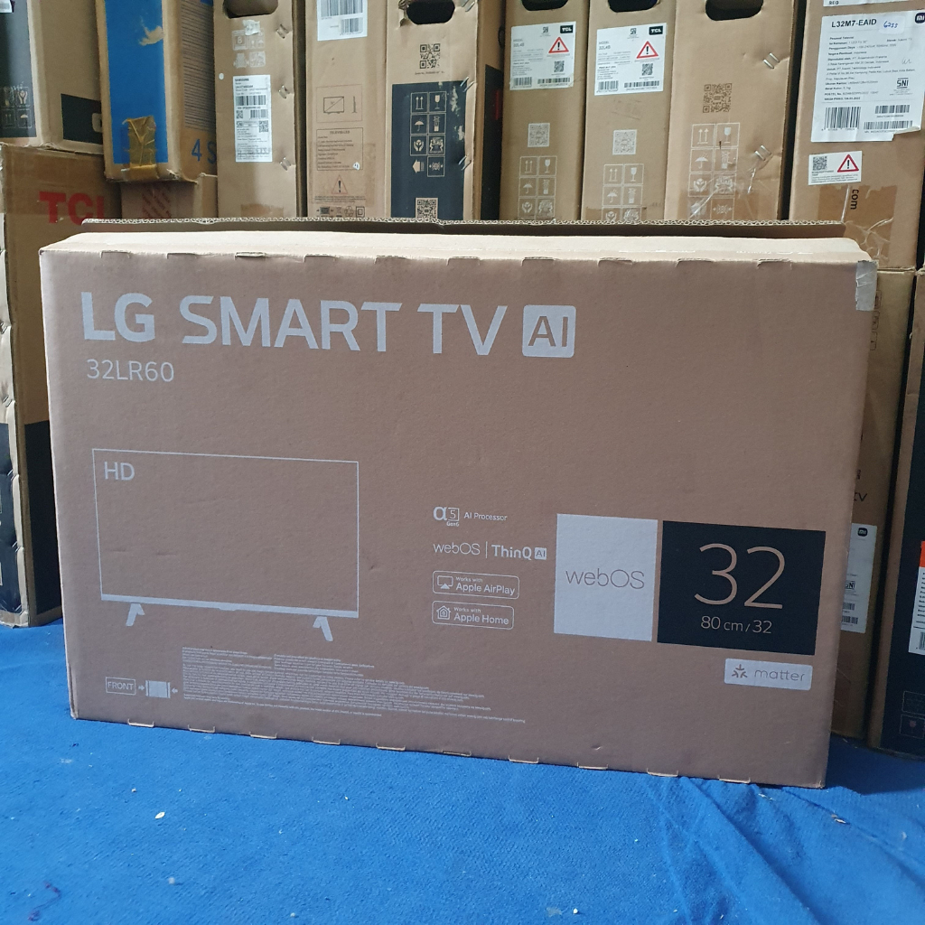 LG 32" Smart TV HD WebOS YouTube ThinQ AI Second Like new