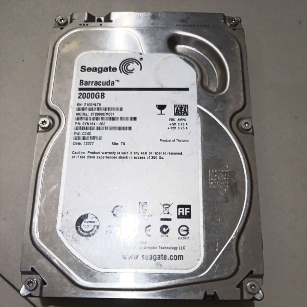 hardisk PC 3,5" Seagate 2TB kondisi rusak