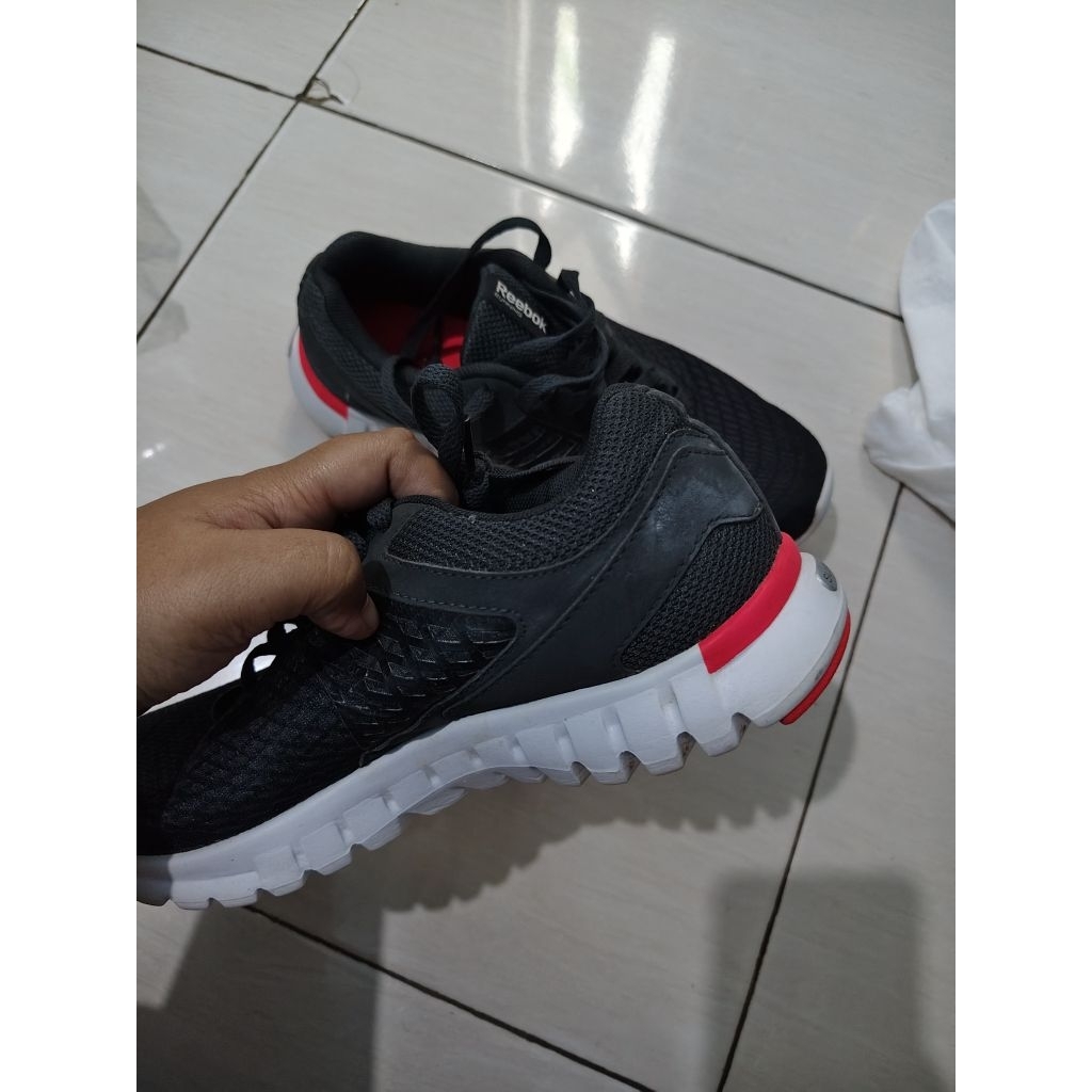 preloved sepatu lari