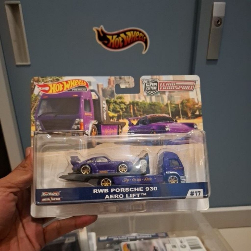 Hot Wheels team transport RWB Porche 930 Aero Lift