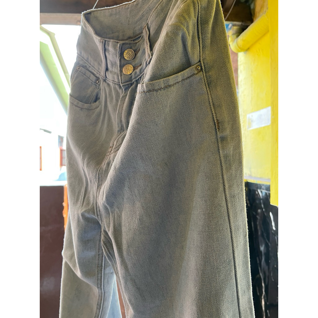 celana levis biru dongker