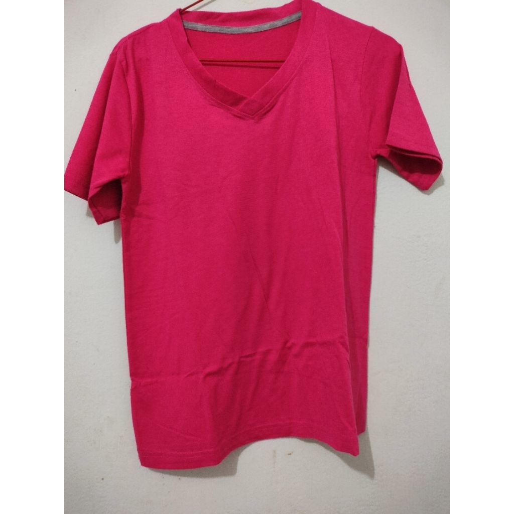 Preloved Kaos V-Neck pink fanta Wanita