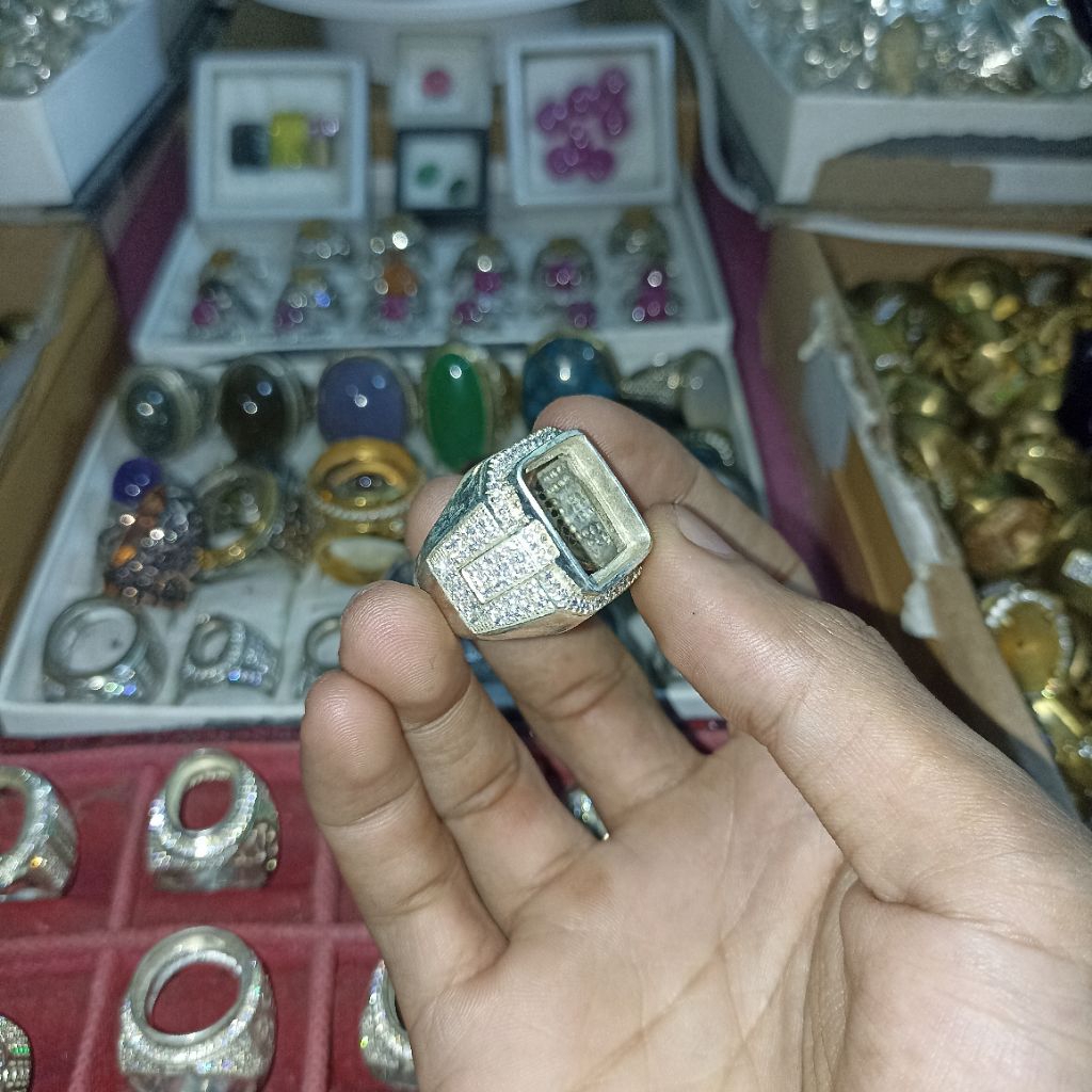 CINCIN/EMBAN/RING BATU AKIK DAN PERMATA MEWAH DAN ELEGAN BAHAN PERAK