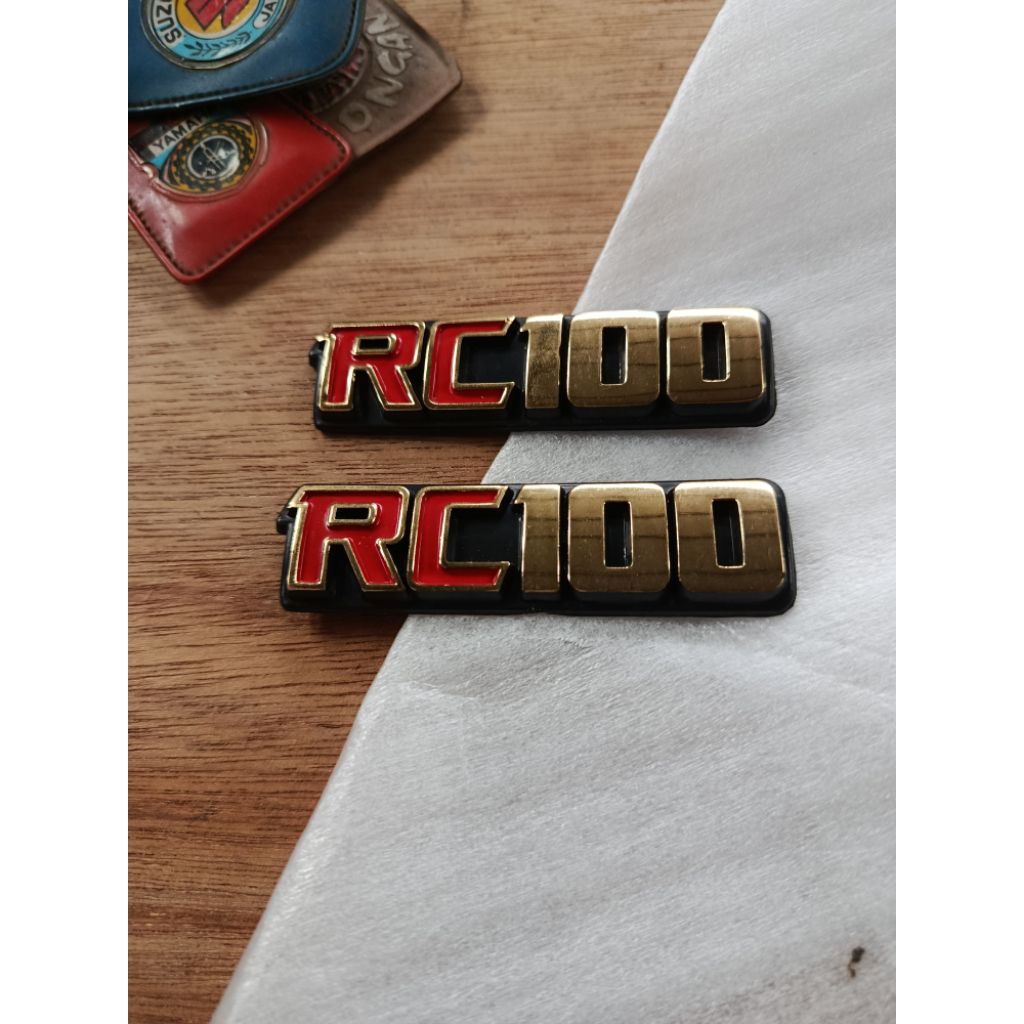 Emblem logo bok aki Suzuki RC RC100