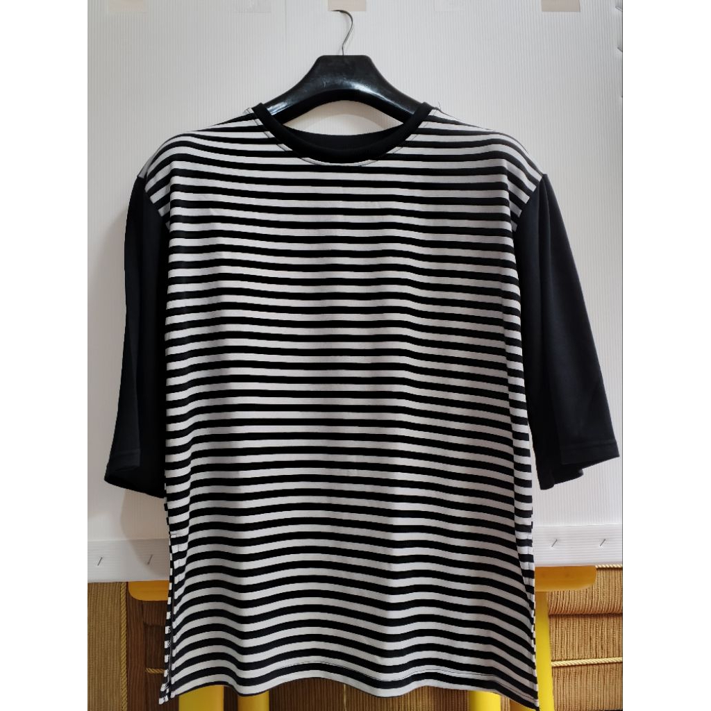 Kaos Wanita Bergaris-garis