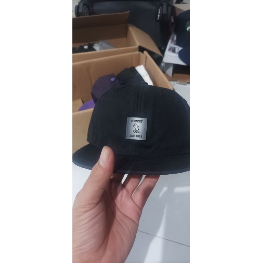 topi mickey mouse logo besi