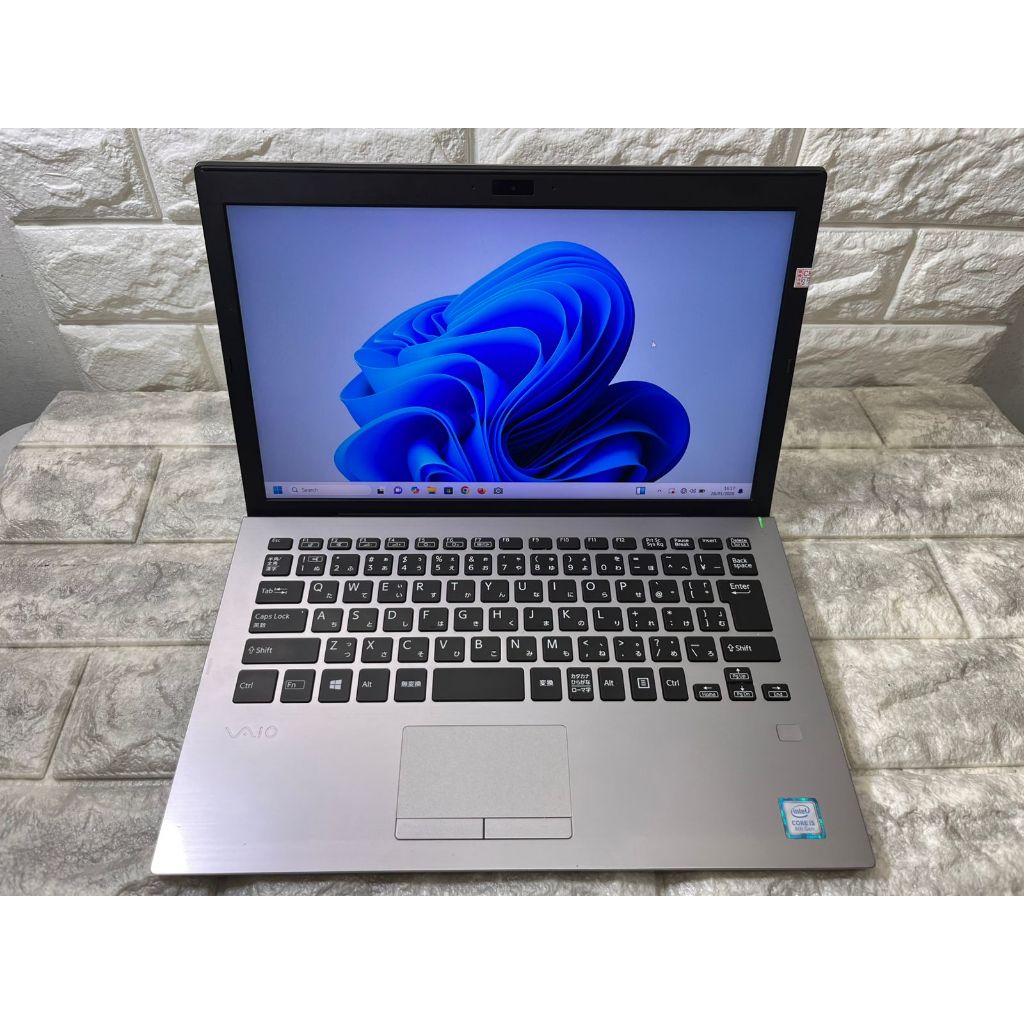 Laptop Sony Vaio Core i5 generasi 8 Slim Ringan